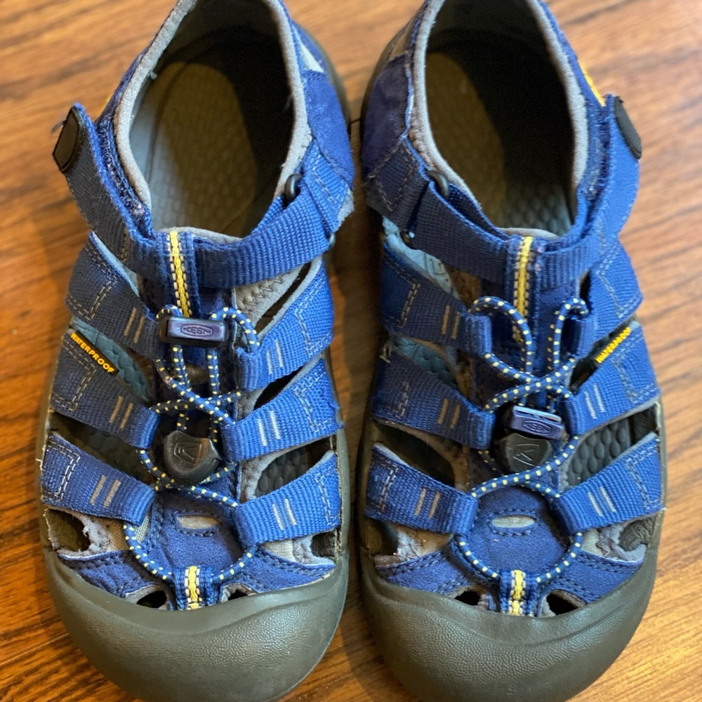 Keen Newport H2 Shoes Navy Youth Size 3